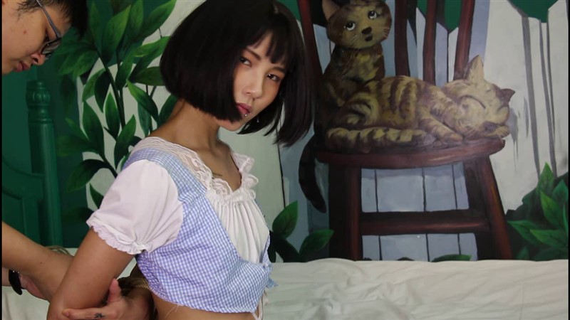 二次元妹子捆绑体验！挣扎扭动吊缚玩弄丝袜美腿-1