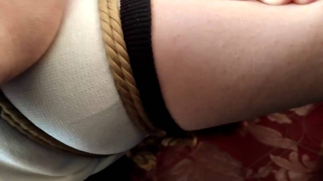 佳宁绑在床上的白色娇娃第二季-4