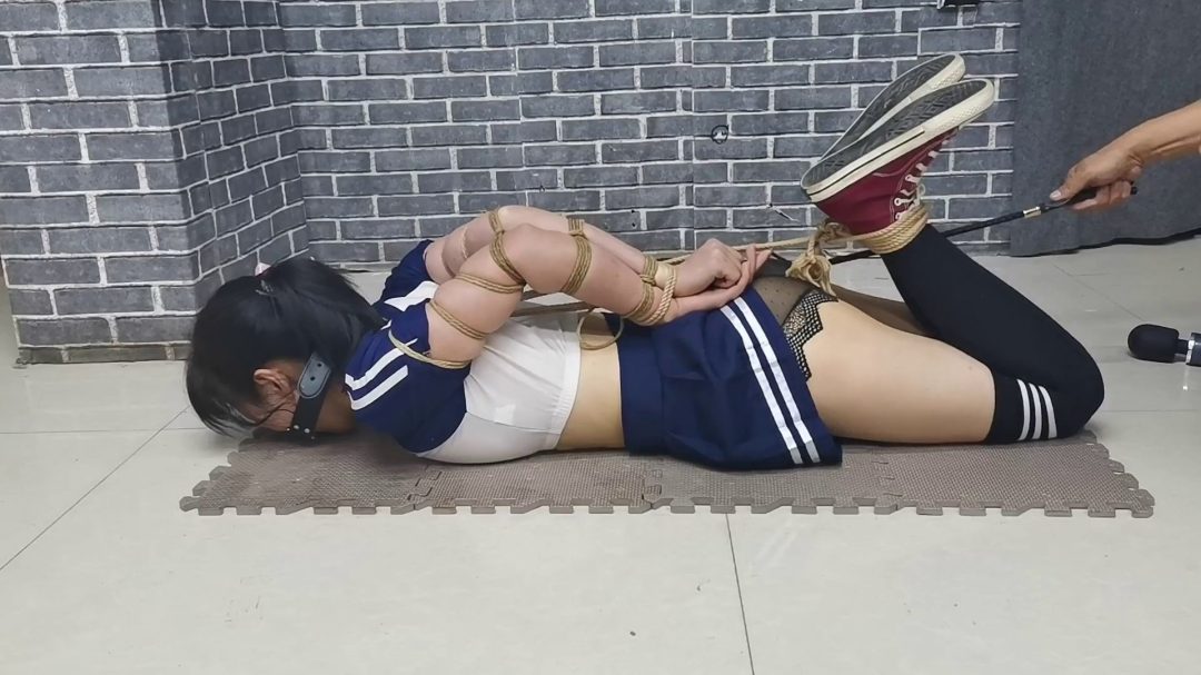 新模静依是个绳艺爱好者，五花、直臂紧缚-7