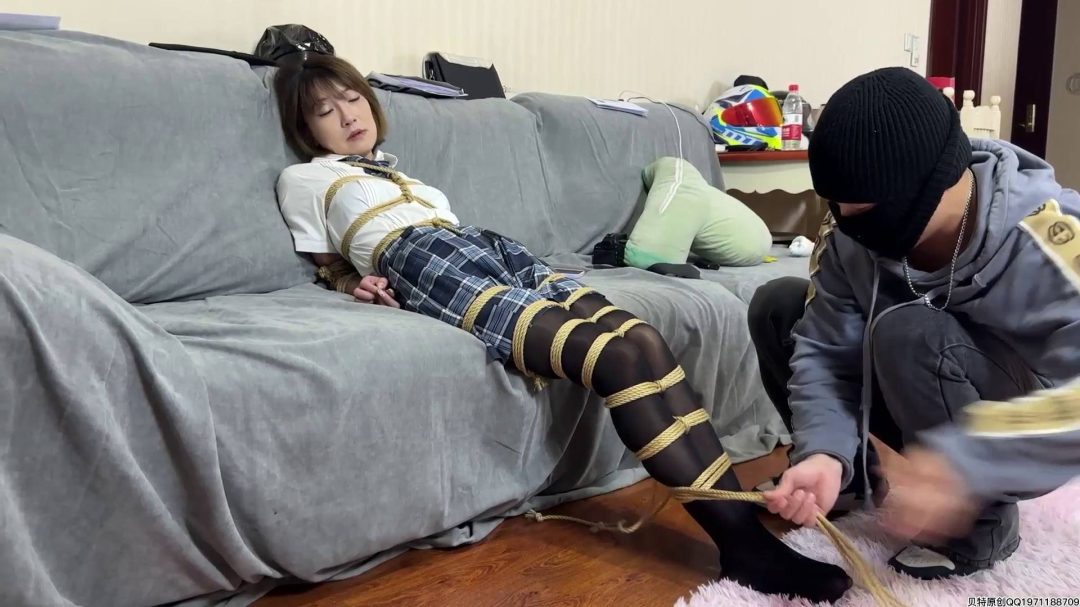 全身紧缚捆绑模特小艺，气质极佳的美女-6