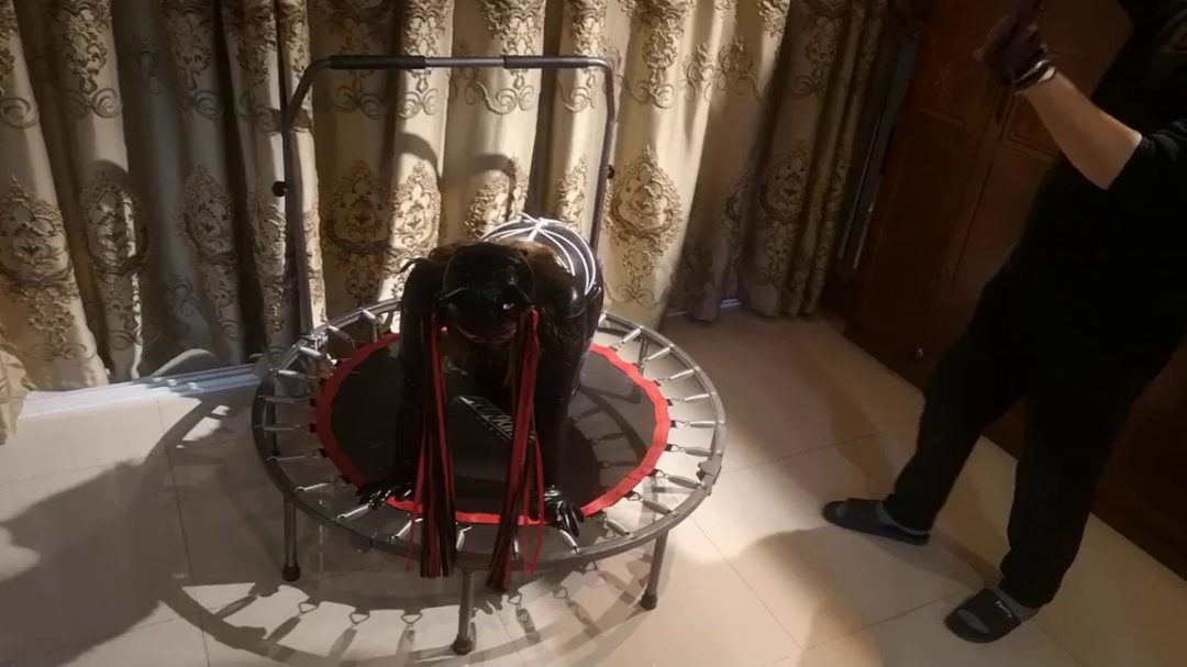 穿上乳胶衣，乳胶头套，龟甲紧缚一顿施虐-6