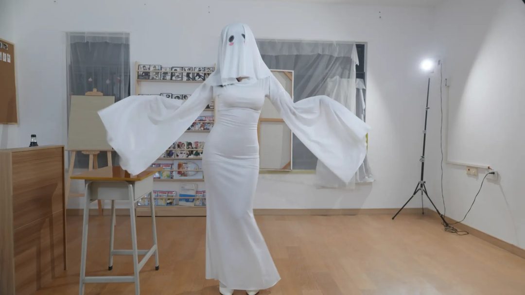 万圣节绑了个女幽灵-1