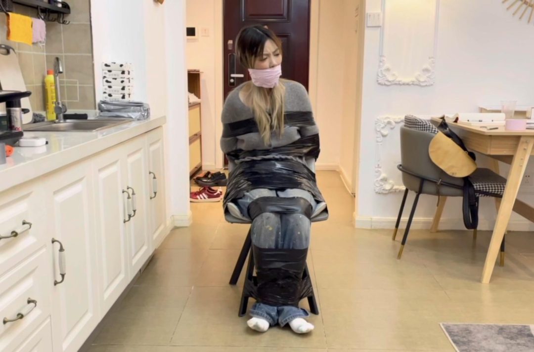 【小晗】小贺的胶带缚，严实地固定在椅子上，演技慢慢到位了-11