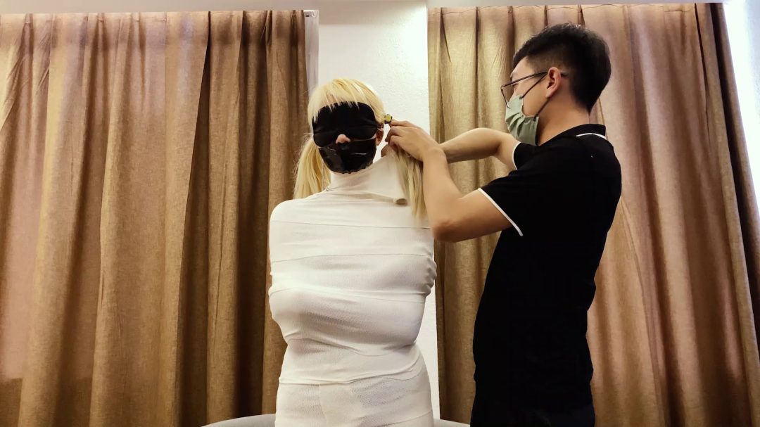 御萝双修的174大长腿月月。白色绷带+胶带拘束-3