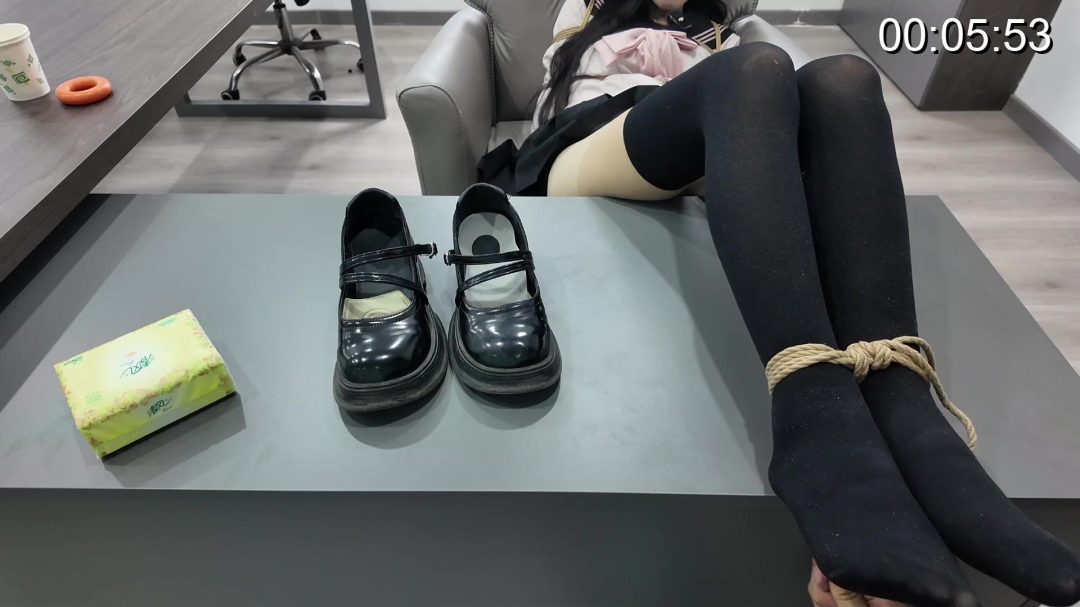 办公室捆绑小美女挣扎TK-4