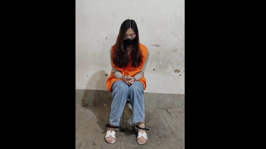 洋洋被关押在新的地方劳改，为何已经镣铐加身的洋洋，又受到新的械具惩罚-4