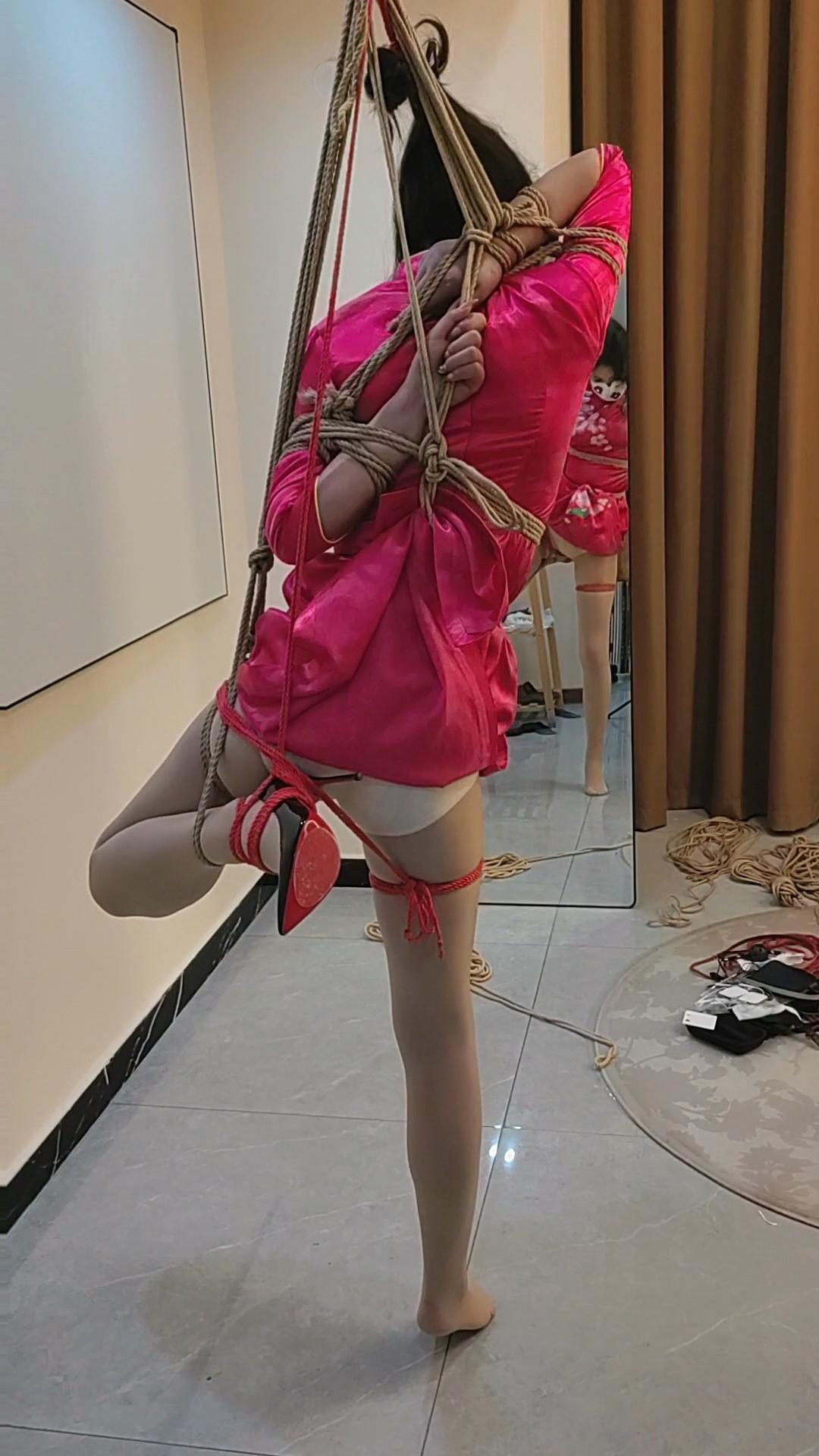 旗袍背剑式单腿紧缚-7