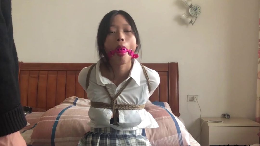 妹子小雪捆绑模拟-4