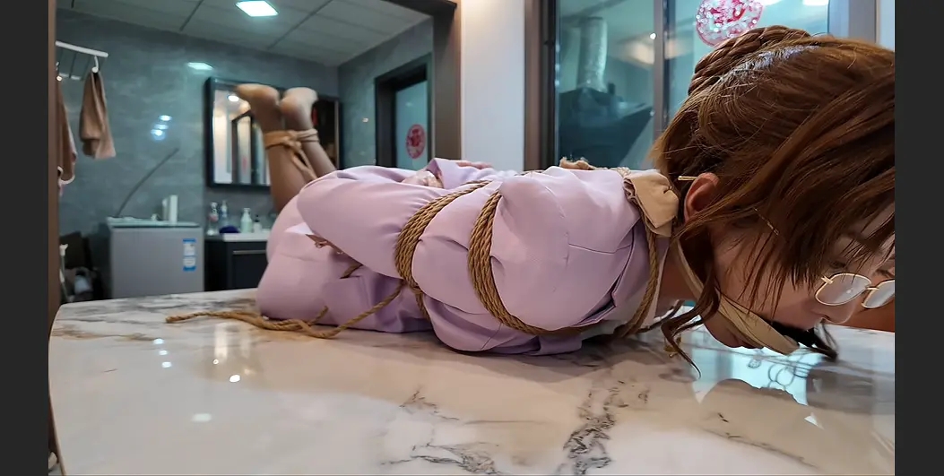 李大侠原创-佳佳雅倩主演-妃英理毛利兰母女遇袭之全部带走-7