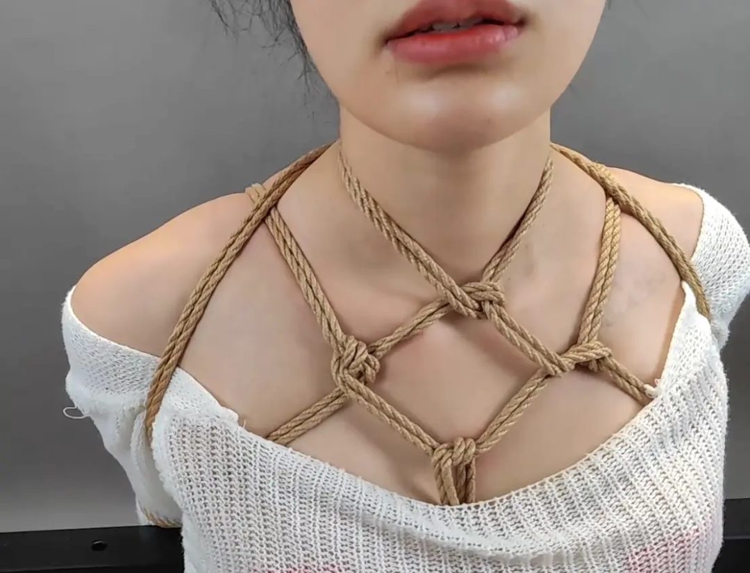 随心原创 雅熙 白丝体育生 真空绑胸 啵啵贝 严厉的马步和五花紧缚惩罚-4