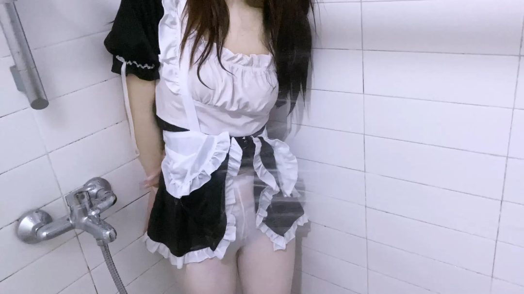 【嗷大喵】-客户定拍-jk被进门后捂晕+发现里面穿着体操服+脱掉jk穿体操服胶带绑架要求收拾屋子+懒散效果不好换成女仆装继续收拾+还是不满意拉到浴室湿身淋水惩罚-10