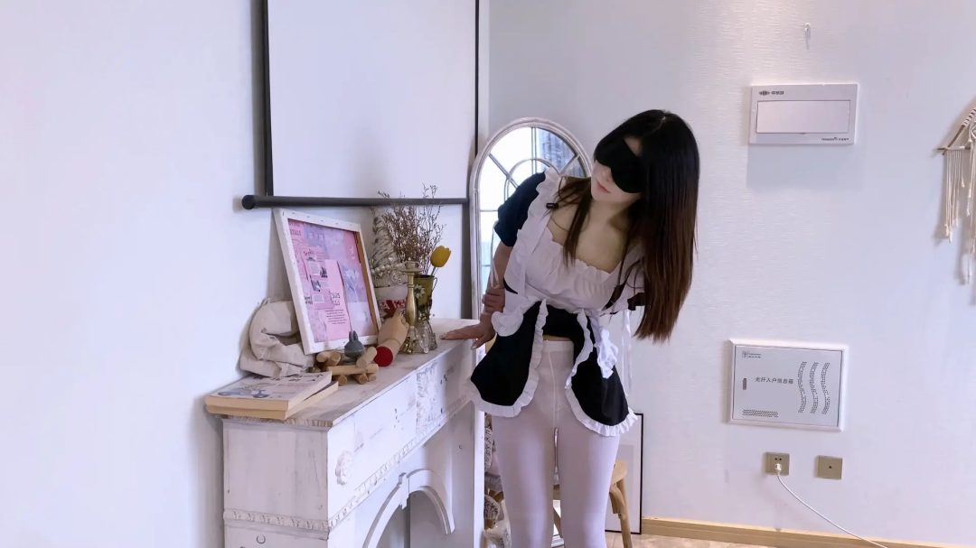 【嗷大喵】-客户定拍-jk被进门后捂晕+发现里面穿着体操服+脱掉jk穿体操服胶带绑架要求收拾屋子+懒散效果不好换成女仆装继续收拾+还是不满意拉到浴室湿身淋水惩罚-7