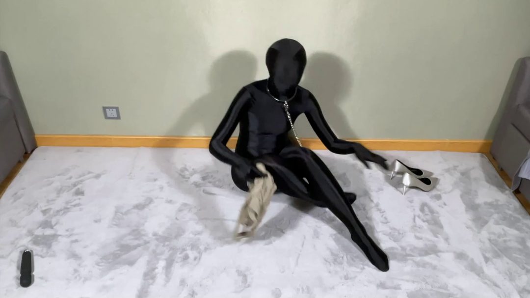 身穿zentai油亮连身袜+丝绸面芭蕾舞鞋疯狂自嗨-3