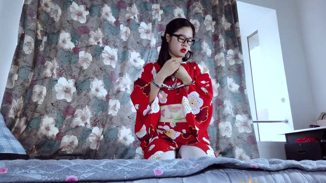 日本妻百岛盒子 百岛在家服侍丈夫,不小心弄伤了丈夫,脾气暴躁的丈夫决定好好惩罚百岛-6