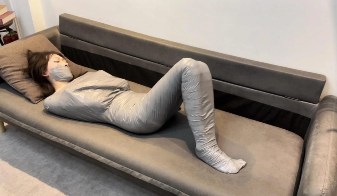 【小雪】 胶带全包，小雪的侧颜真好看-9