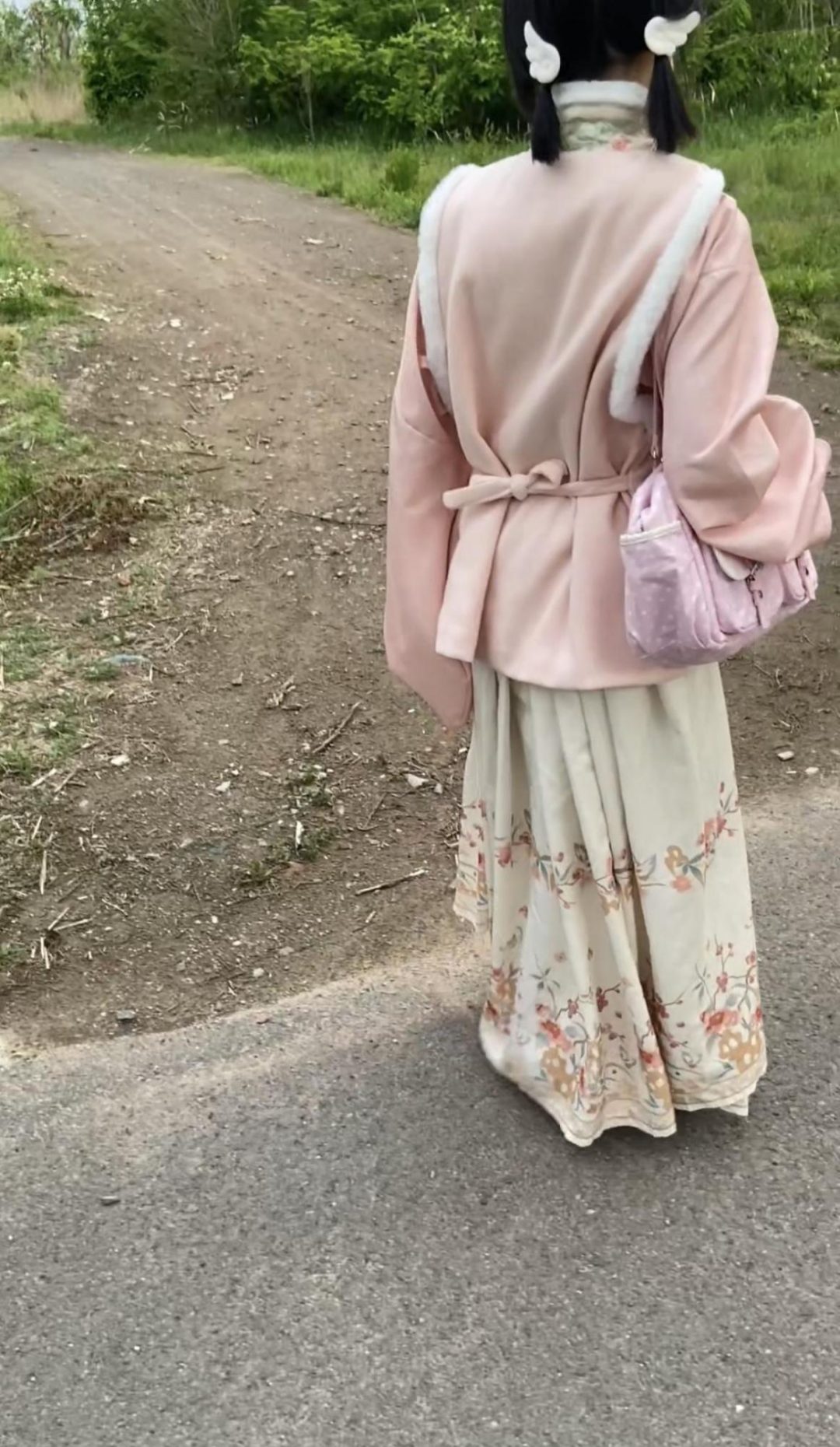 汉服女孩的脚铐外出-全程的户外镣铐-5