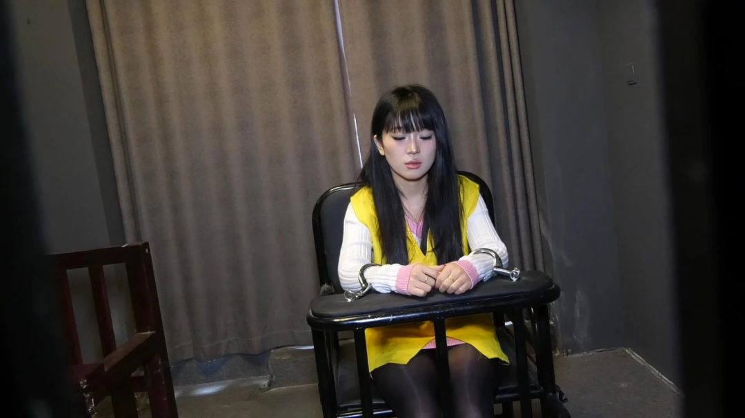 定拍转公映《尽头》下集 周佳欣在酷刑的折磨下老实认罪伏法被判刑-1