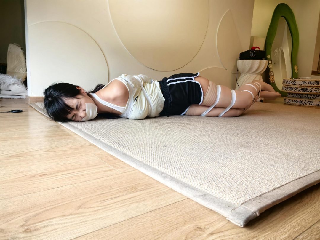 绳艺日常：小娜的逃脱实验，胶带直臂+五花跪缚+日式驷马-5