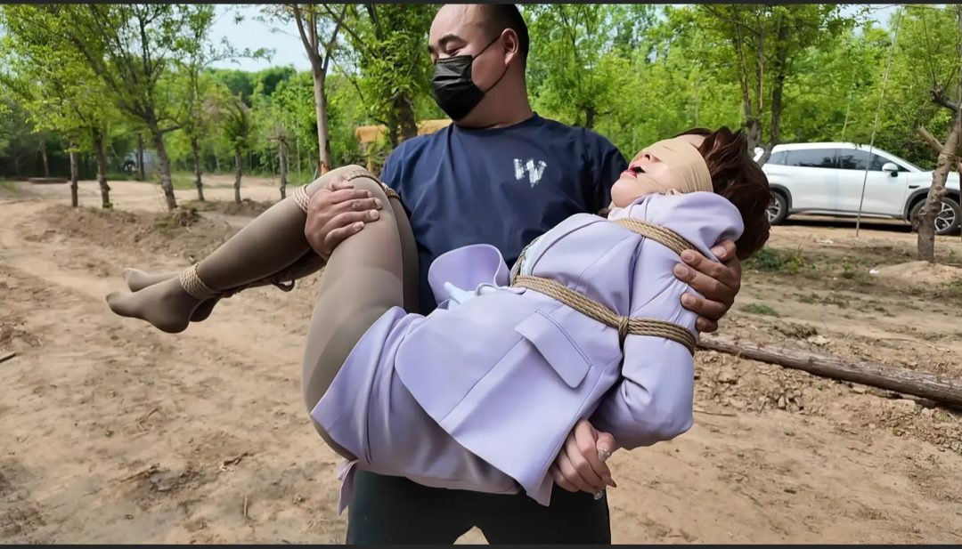 幻星大帝 李大侠原创-佳佳雅倩主演-《名侦探柯南》妃英理毛利兰母女遇袭之母女调教-7