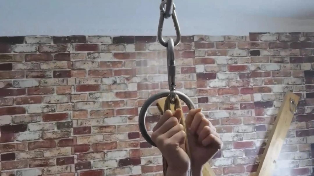 高价定拍：上班玩手机的代价-8