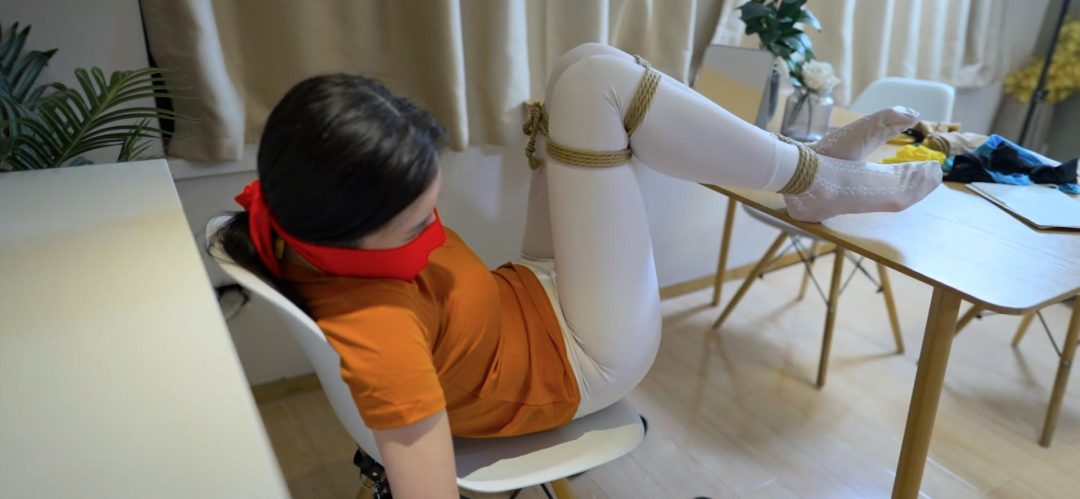 【红鲤鱼公映】紧身瑜伽裤+老式丝袜短袜+多装类布条蒙面-8