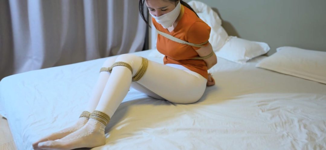 【红鲤鱼公映】紧身瑜伽裤+老式丝袜短袜+多装类布条蒙面-7