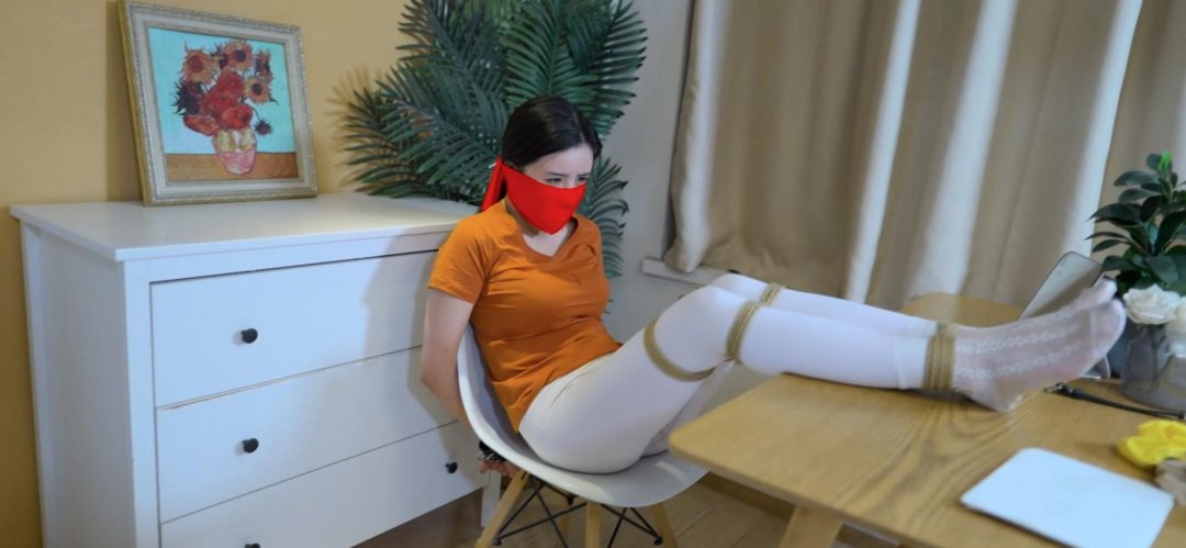 【红鲤鱼公映】紧身瑜伽裤+老式丝袜短袜+多装类布条蒙面-4