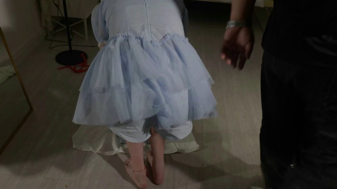 网贷陷阱 美腿玉足少女被胶带堵嘴挣扎尖叫-6