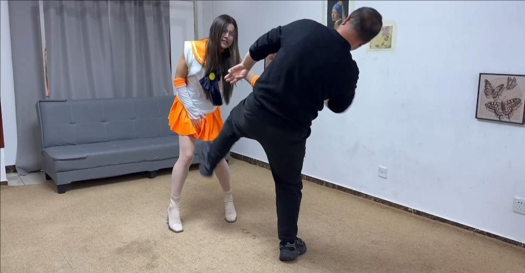 女英雄研究所[希希主演]正片 美少女战士击裆败北-1