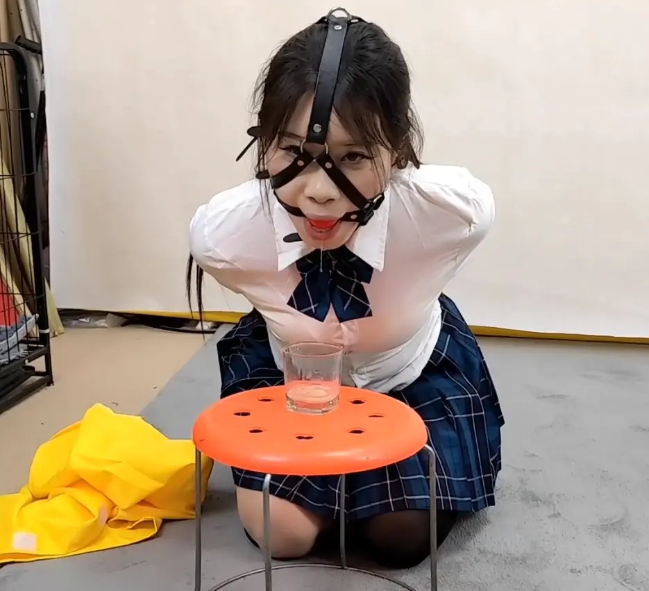 杨蕊 女犯的口水地狱惩罚 戴一种口球塞一片柠檬 口水如瀑布停不下来 舌头麻木没知觉-6