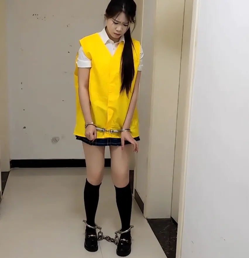 杨蕊 女犯的口水地狱惩罚 戴一种口球塞一片柠檬 口水如瀑布停不下来 舌头麻木没知觉-1