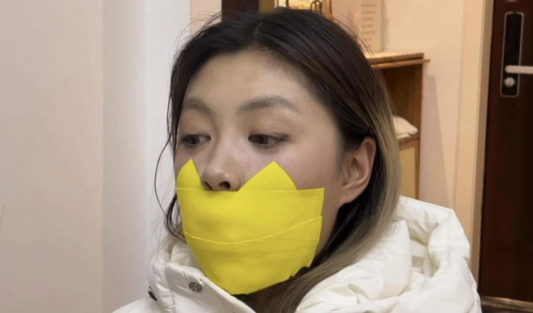 【小晗定拍】厚厚的羽绒服+严实地胶带捆绑，嘴巴也无法出声，只剩下苦苦地挣扎-8