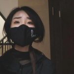 king定拍《伪装拘束真人版》突然出现的奇怪美女 行为怪异又不能说话 甚至手指都被包裹 隐藏在大衣下的究竟是什么秘密