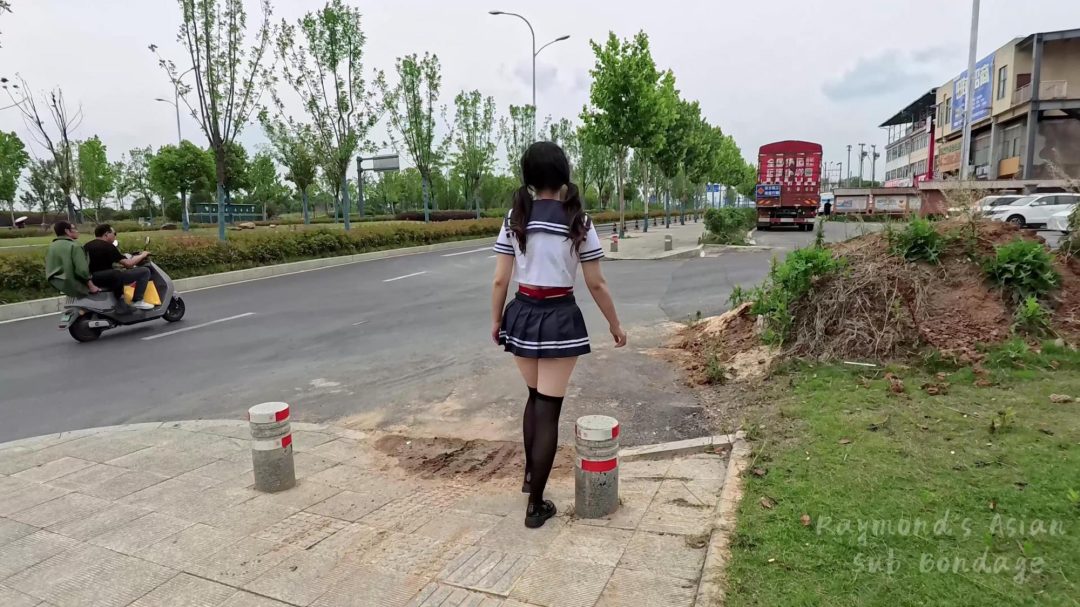 【Raymond】（精品户外）极致的人前羞耻之旅：一整天的多场景的户外羞耻TJ（羞耻着装+绳衣+很多人前的镜头+路边摊买东西等等很多场景）-2