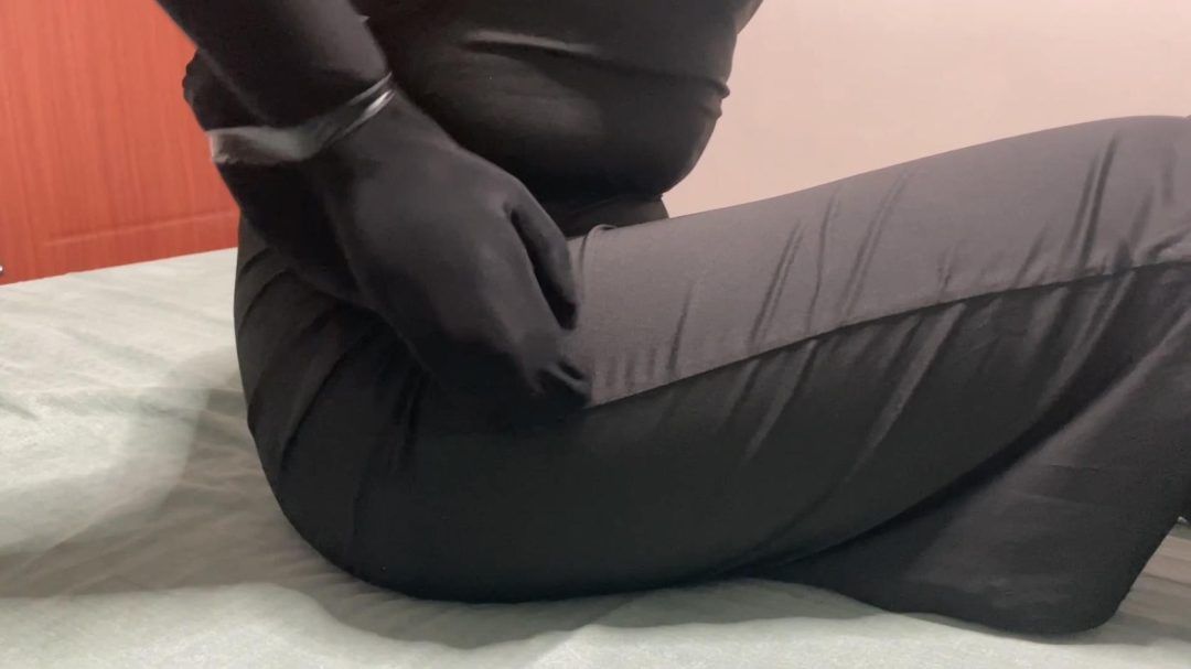 king定拍《紧缚晚礼服 止步拘束裙 下》完美还原漫画拘束 双人美女模特拘束晚礼服 被迫直播介绍身上的服装 吴晗和刘洋强强联手-6