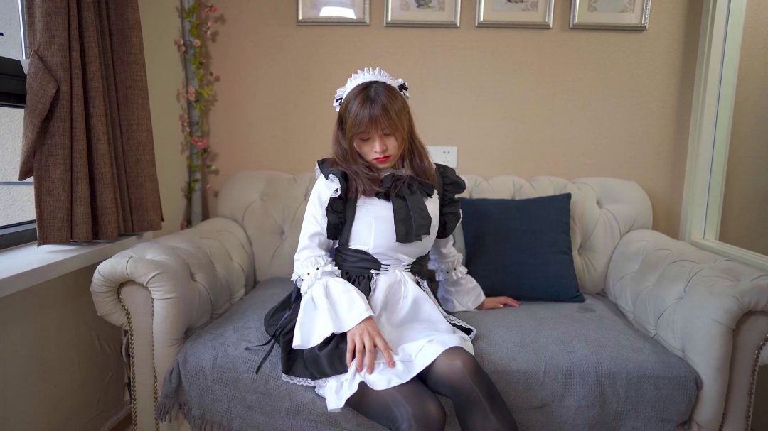 女仆装与黑丝袜，洋娃娃与红胶带 纯粹欣赏奈奈精致的五官-1