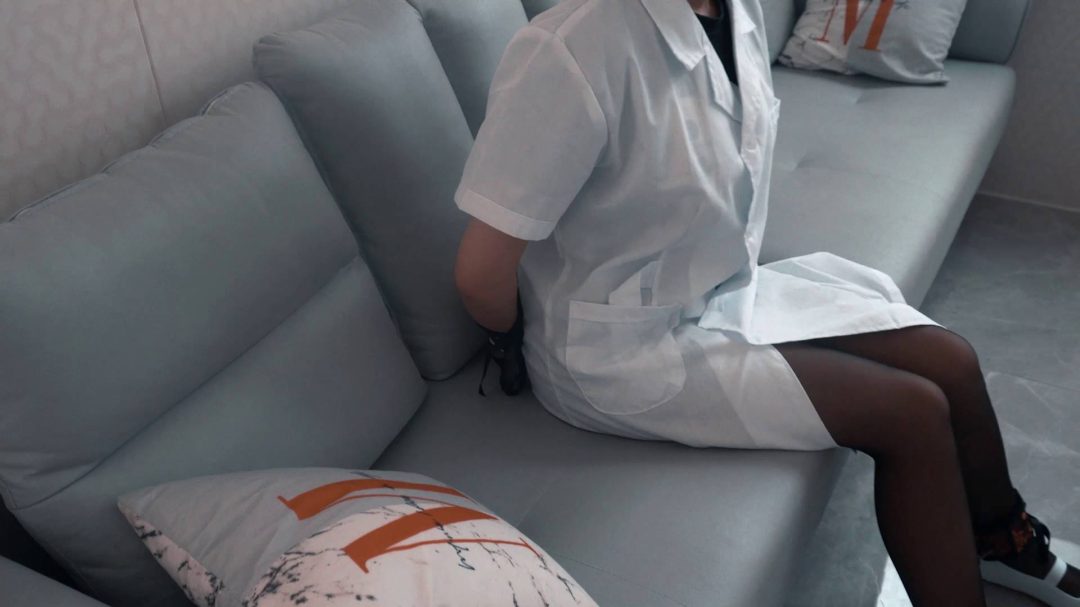 黑丝口罩胶手套小白鞋之女护士，束缚指令-1