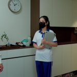 【Raymond】（精品大片）年轻的陪读妈妈第五集：女儿补课时被羞耻的堵嘴蒙眼吊在旁边陪着的妈妈，随后的训练中又被多次要求向女儿自述感受。