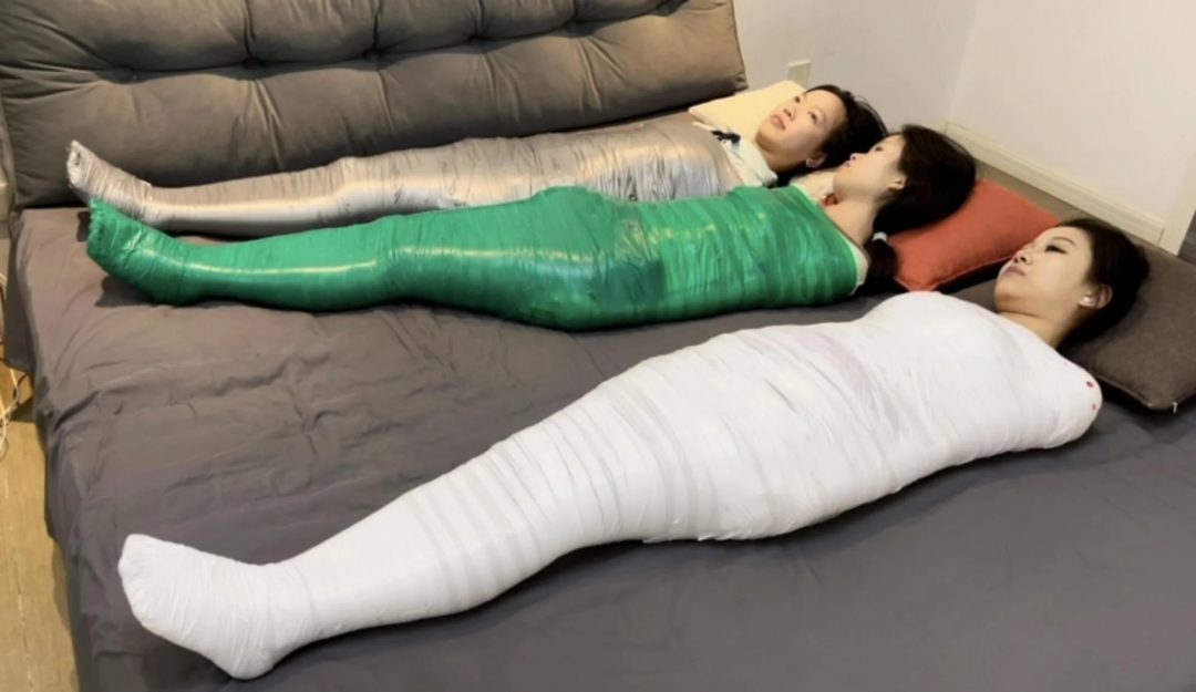 【小依】【小汪】【小杨】3个人的简单挣脱实验6，国庆前的最后一绑，交给了费时费力的木乃伊，缠的真累-2