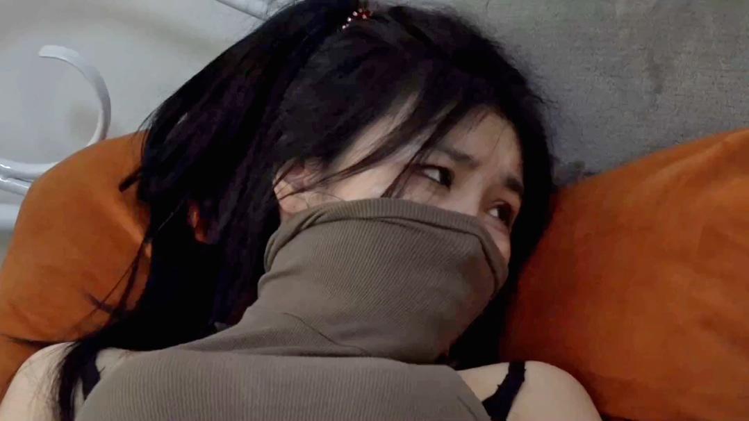 king定拍《女模们的丝袜陷阱01》刘洋 吴晗2位油光丝袜模特被下药定身 肆意玩弄 2层丝袜却无法脱下 每次挣脱 丝袜就会又包裹回来-5