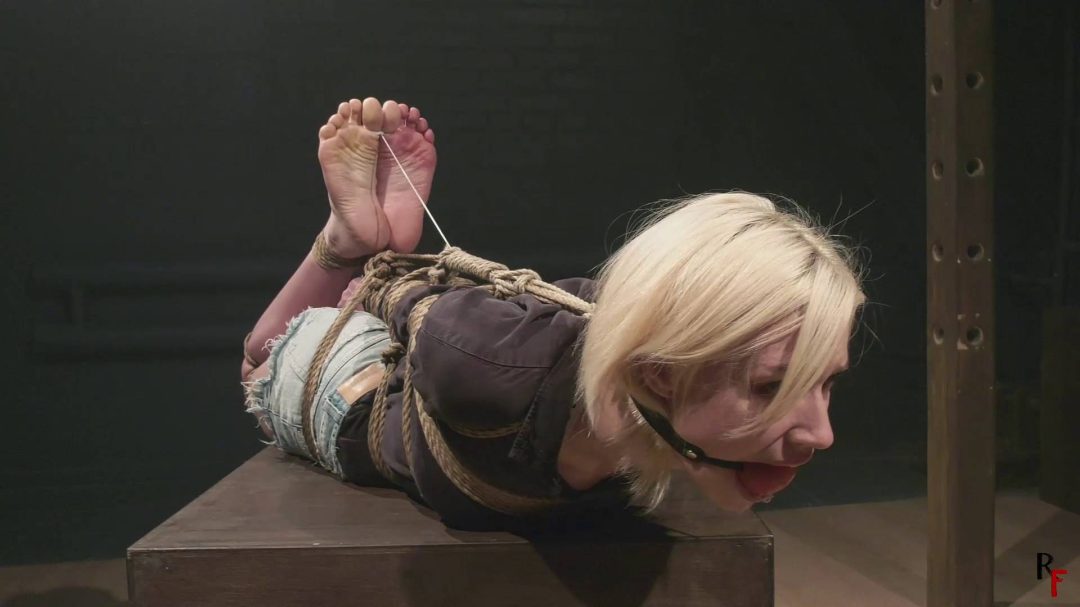 女神Astrid 为了男友的快乐而绑-2