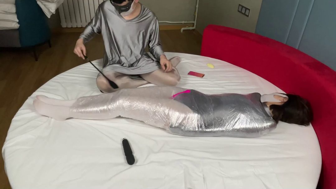 芭蕾少女的保鲜膜木乃伊捆绑-7