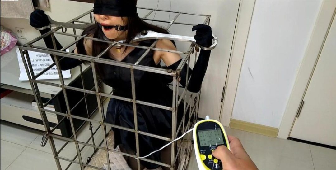 【旋律《七夜》】（黑丝、三种钢枷、笼子、电击、滴蜡、鞭打、口球口水流不停）-3