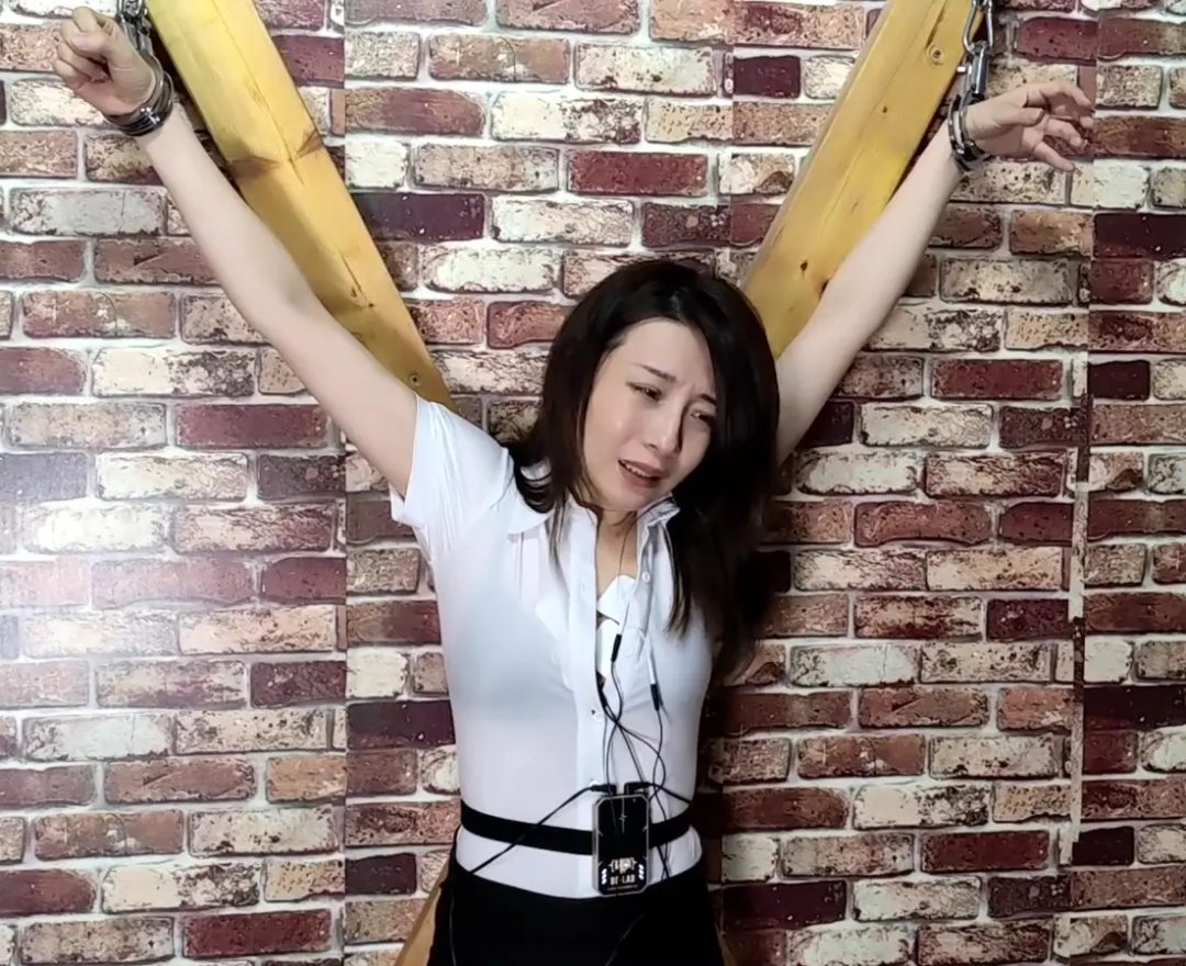 随心原创 白杨 不屈的情报员 极限叉架双铐 鞭打 郊狼电刑折磨-1