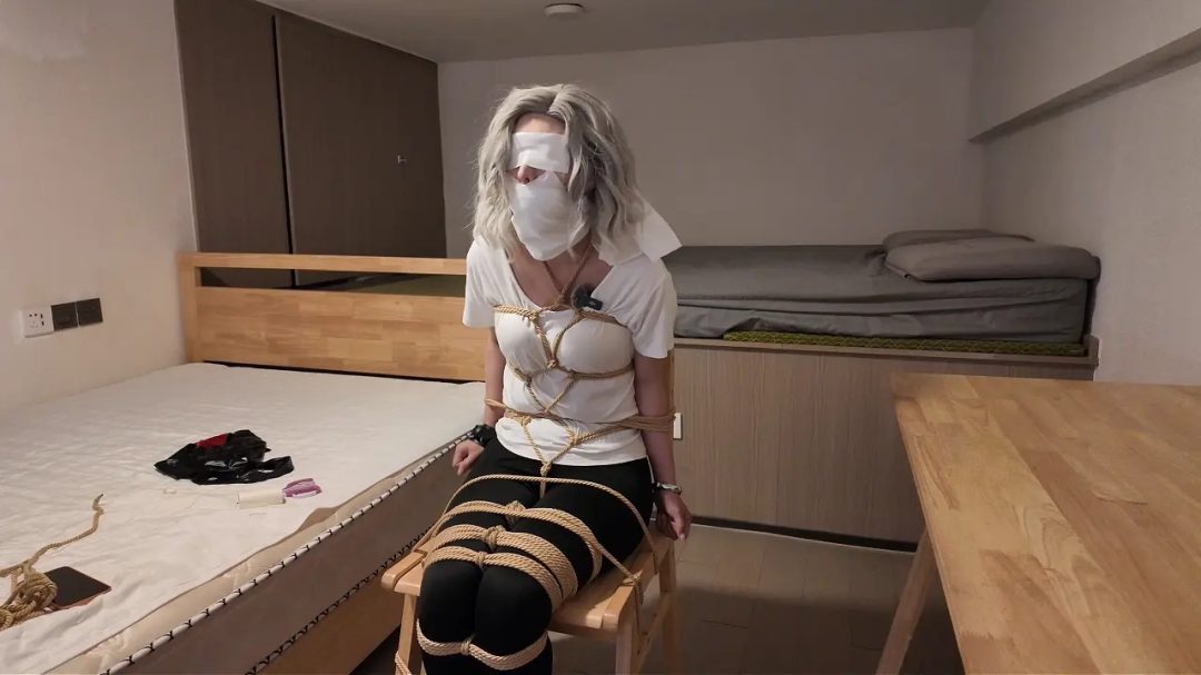 【Chrisgag X 猥琐彪叔】生化危机9格蕾丝的脱困训练（中）灰丝瑜伽裤自缚丝袜塞嘴胶带封嘴-1