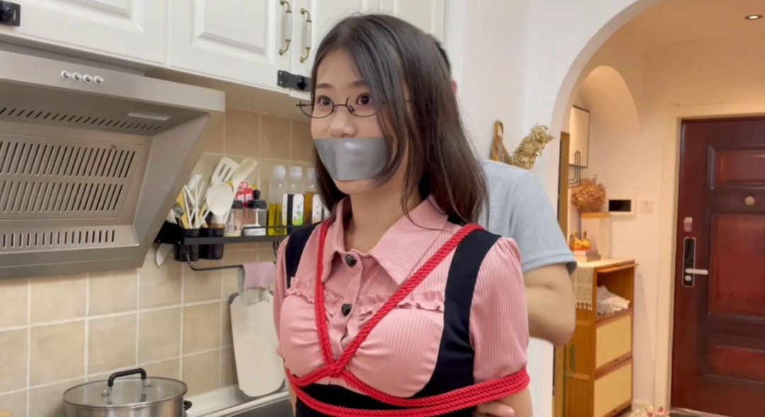 【小D】新模小D，很清纯的模特，胶带封嘴必少不了啦-2