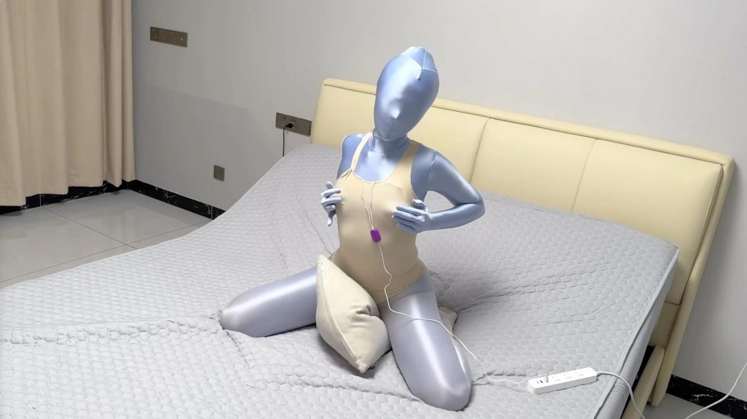 禁欲一个月的闷骚御姐——(天蓝色zentai+无缝肉丝+天鹅绒高叉泳衣)-6