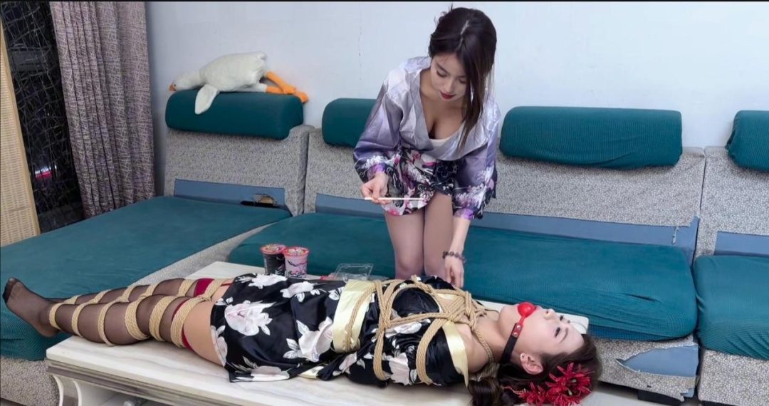 人体寿司 巨乳漏出 紧致捆绑 驷马吃寿司-3