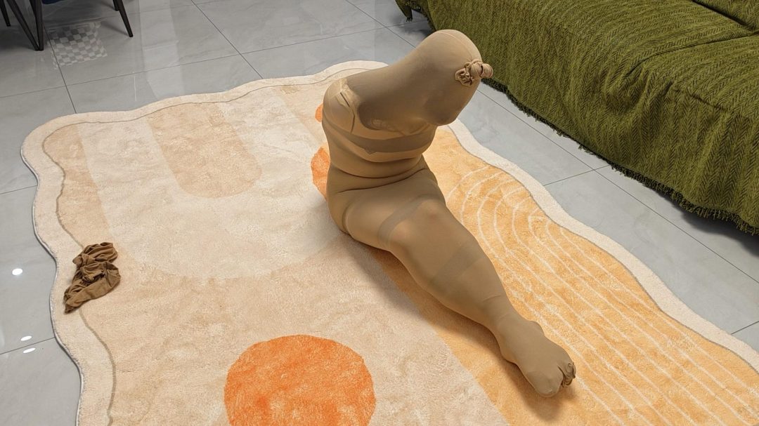 【绳心Jun】胶带紧缚挣扎＋丝袜全包，超紧捆绑、零挣脱率、模特很绝望-7