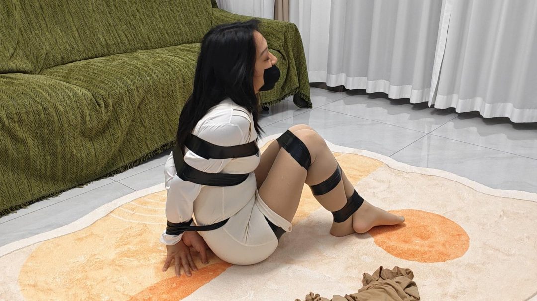 【绳心Jun】胶带紧缚挣扎＋丝袜全包，超紧捆绑、零挣脱率、模特很绝望-4